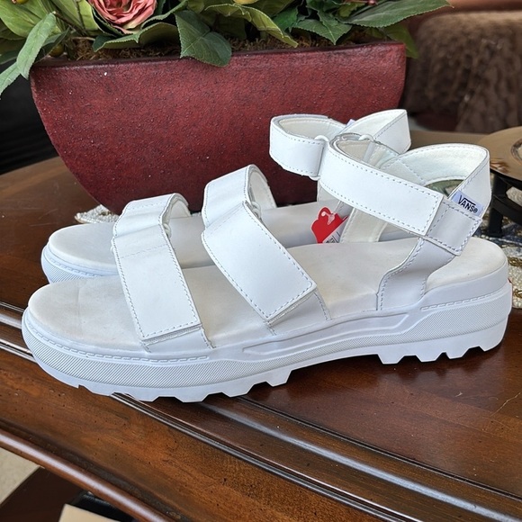 Brand New Vans Genuine Leather Colfax Sandals in True White Adjustable Straps - Picture 5 of 16